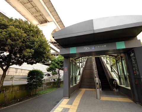 駅への入口付近