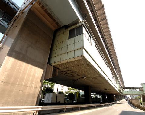 駅外観(横)