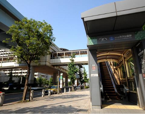 駅への入口付近