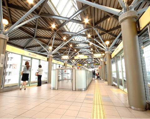お台場海浜公園駅ホーム