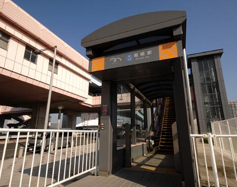 駅への入口付近