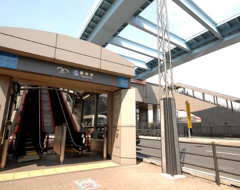 駅への入口付近