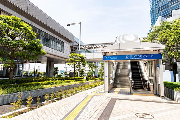 駅への入口付近