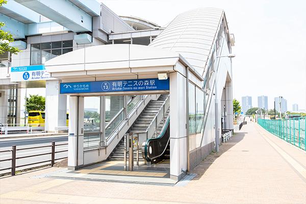 駅への入口付近