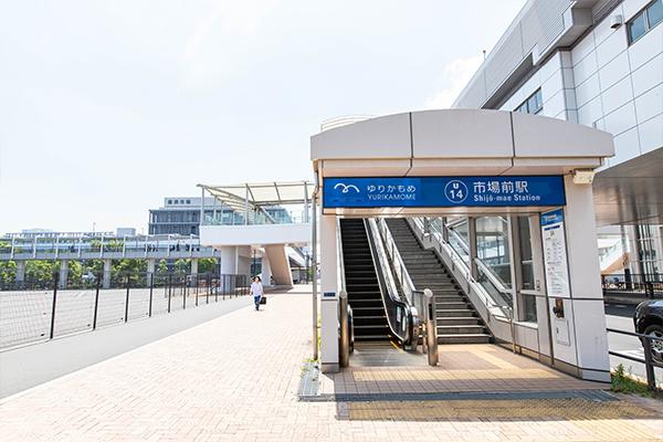駅への入口付近