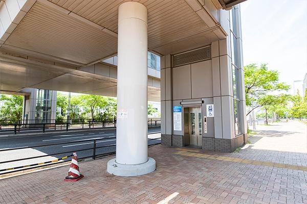 改札への入口(エレベーター)