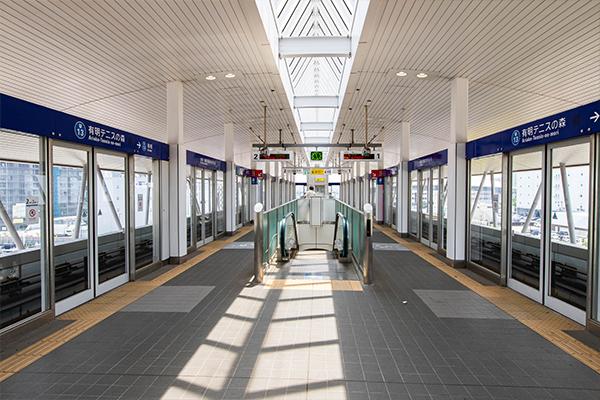 有明テニスの森駅ホーム